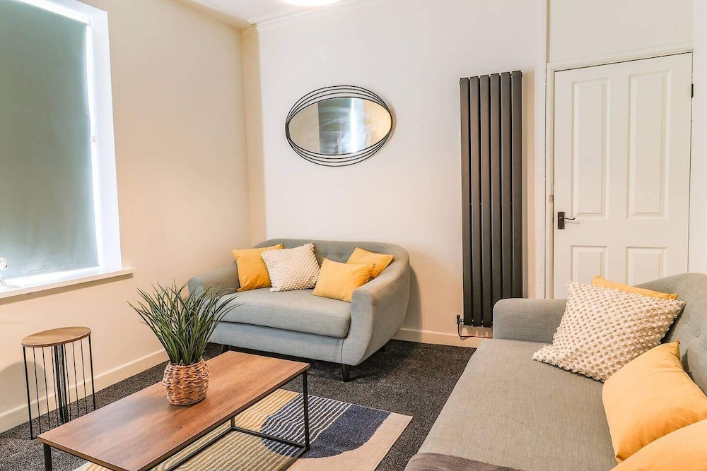 Cardiff Gem on Topaz Street - 4 Bedroom House