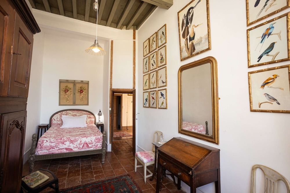 18th Century Ch Teau With Stunning Pool Gardens