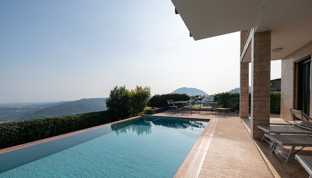 Villa Livia Luxury in Villanuova sul Clisi
