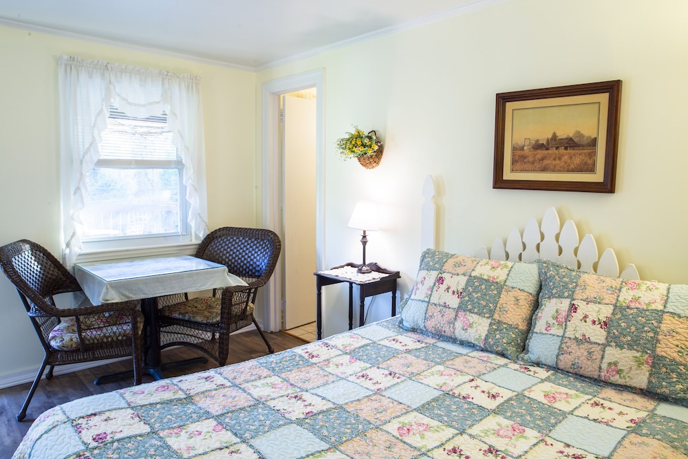 The Chimney Rock Inn & Cottages