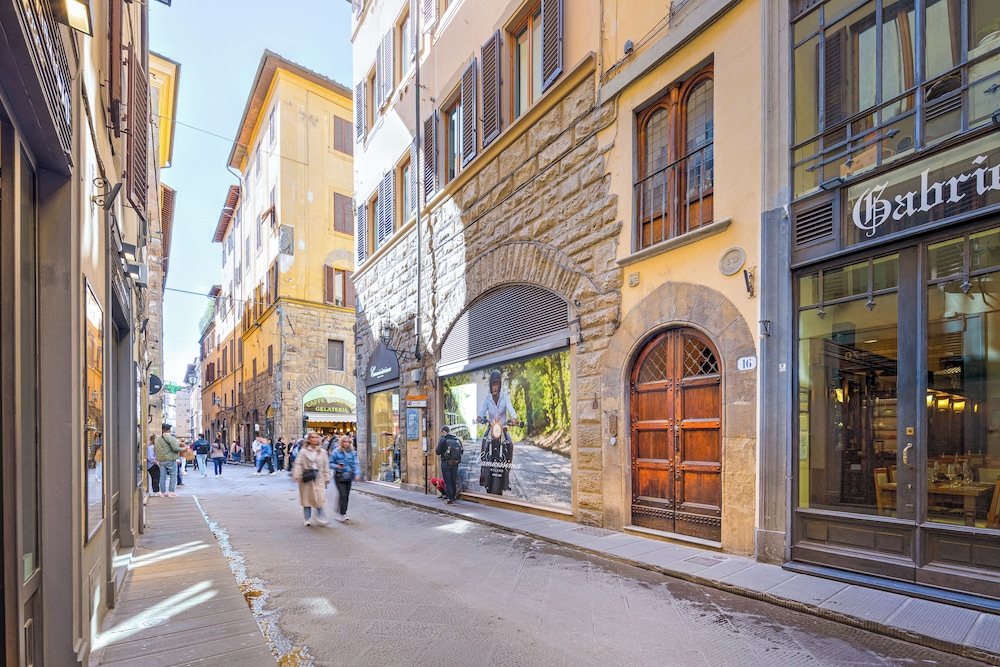 Condotta 16 Apartments
