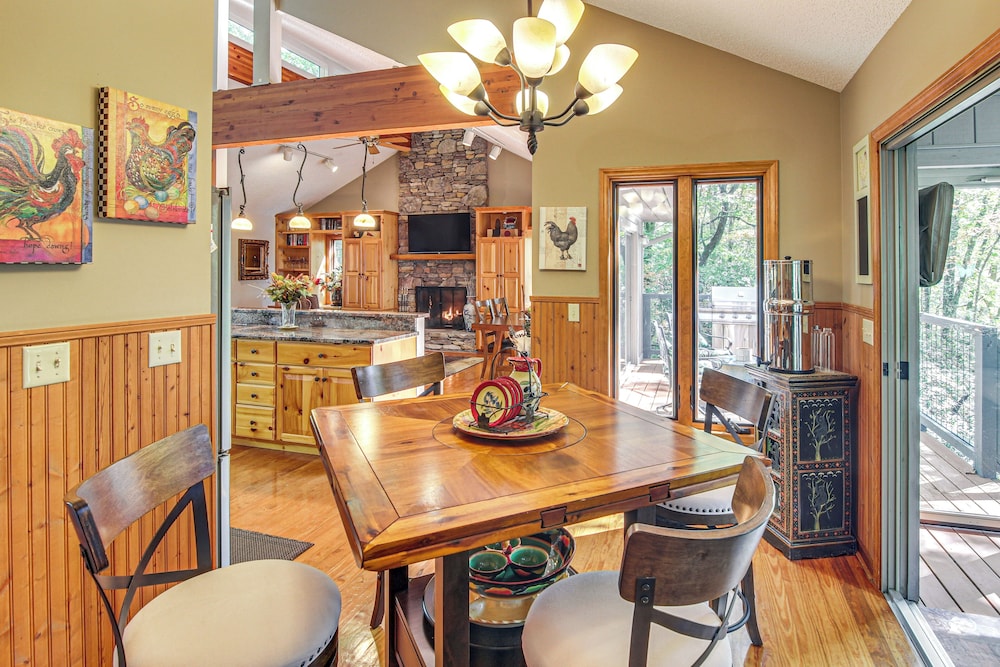 Festive Lakefront Escape: Blue Ridge Holiday Home