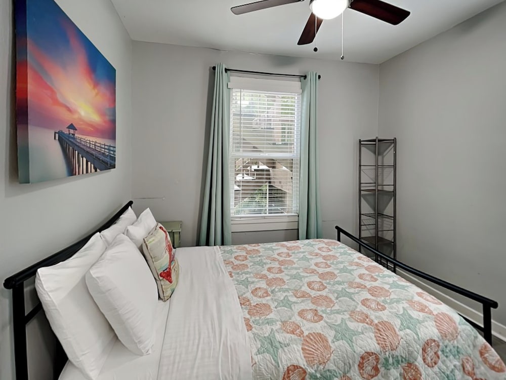 Pleasure Pier Retreat Manor by Ryson Vacation Rentals