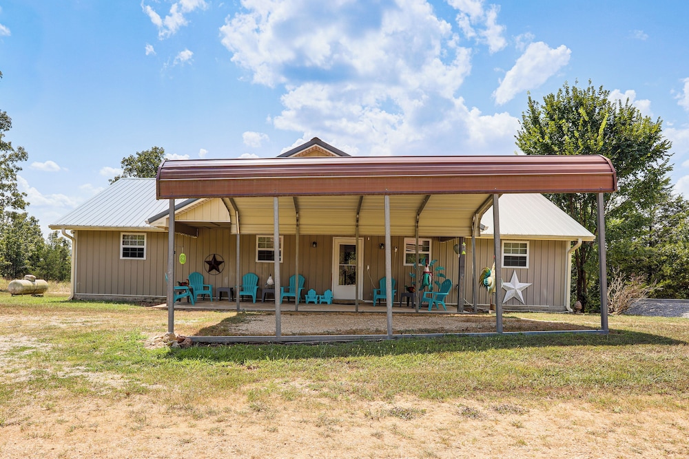 3 Mi to Spring River: Fully Furnished Outdoor Gem!