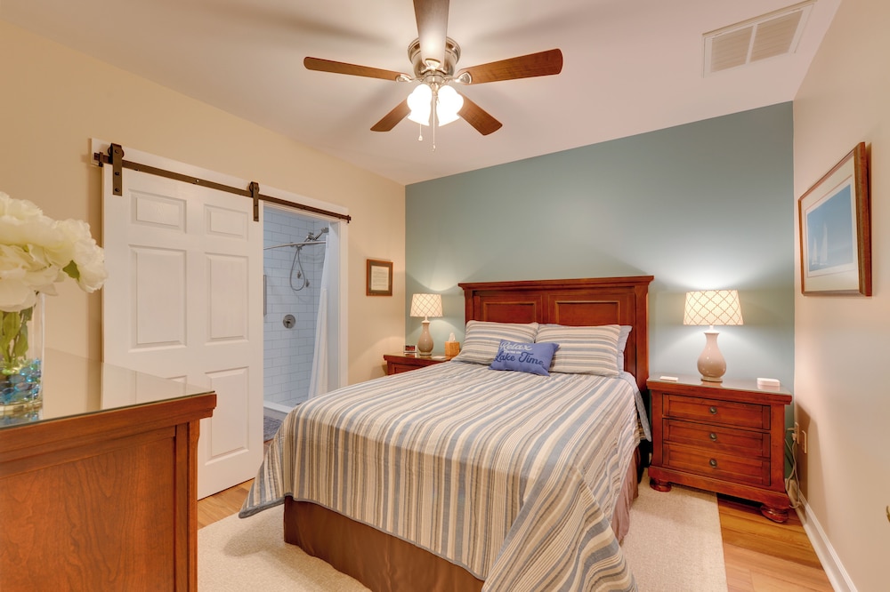 Resort Amenities & Beach Access: Huddleston Condo