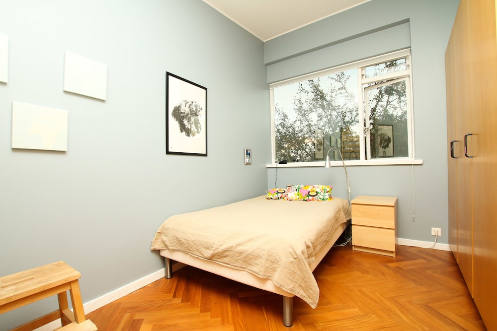 Large Modern Family House view 4