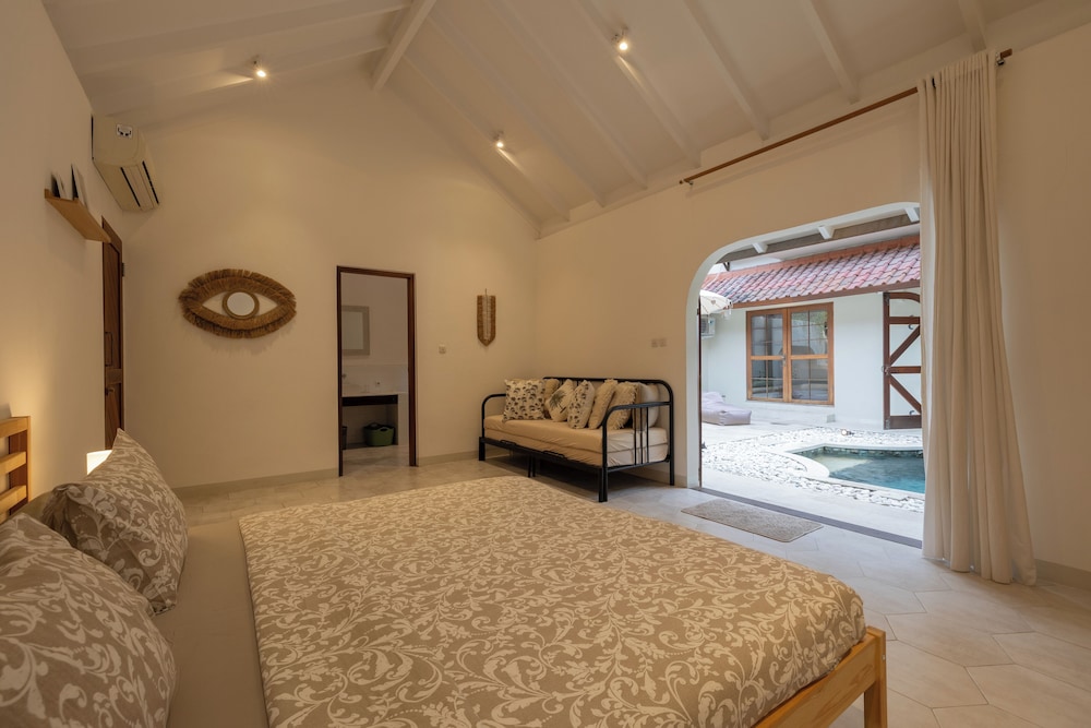 Charming Two Bedroom Villa Near Seminyak