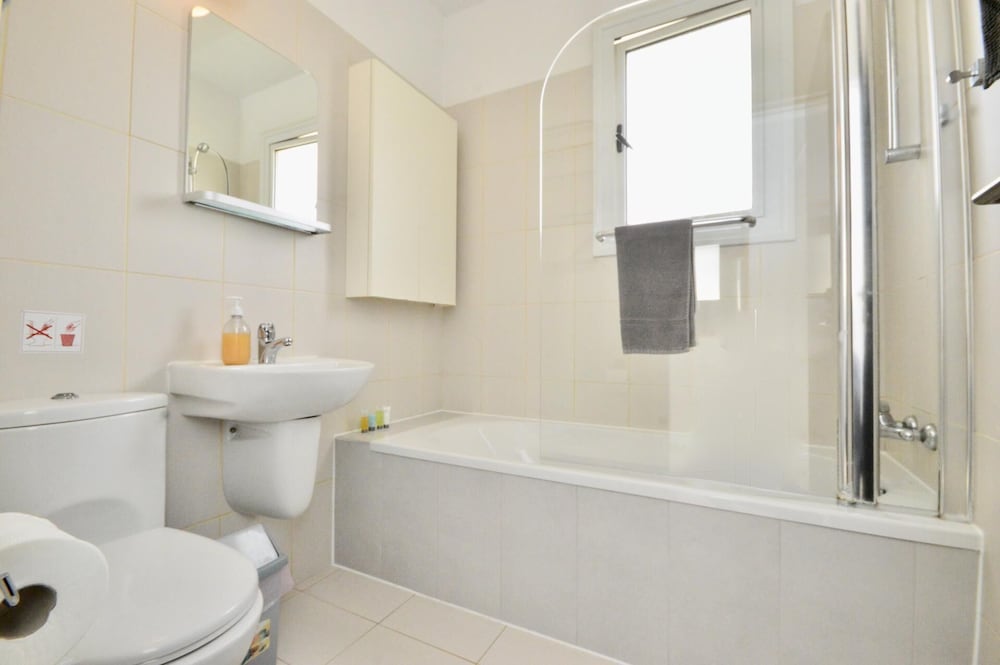 Villa Sleeps 8 With Private Pool