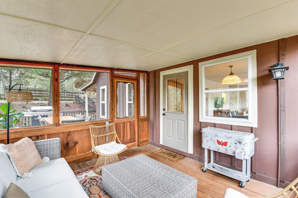 1 Mi to Beach: Lake Rabun Home w/ Carriage House
