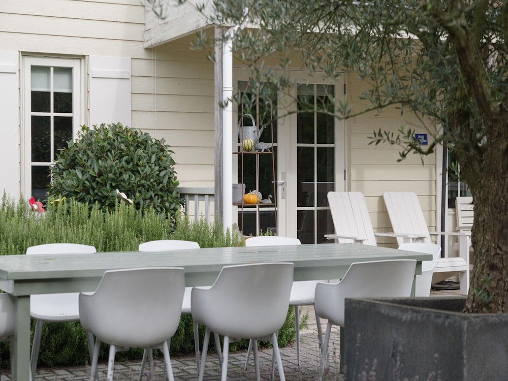 Zeeland Retreat; Sauna and Seaside Charm