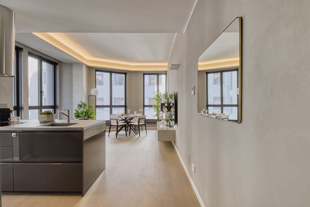 San Babila Central Tower by Rentopolis - High-end 1bdr with panoramic terrace overlooking Duomo