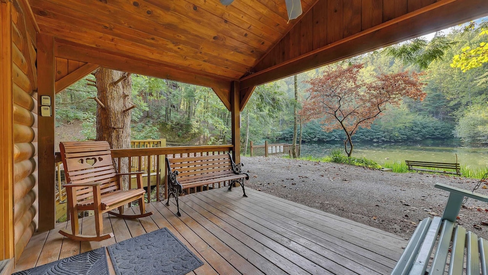 Lakeside Cabin w/ Hot Tub, Fireplace Near Dollywood & Trails Smoky Shores Retreat by Avantstay