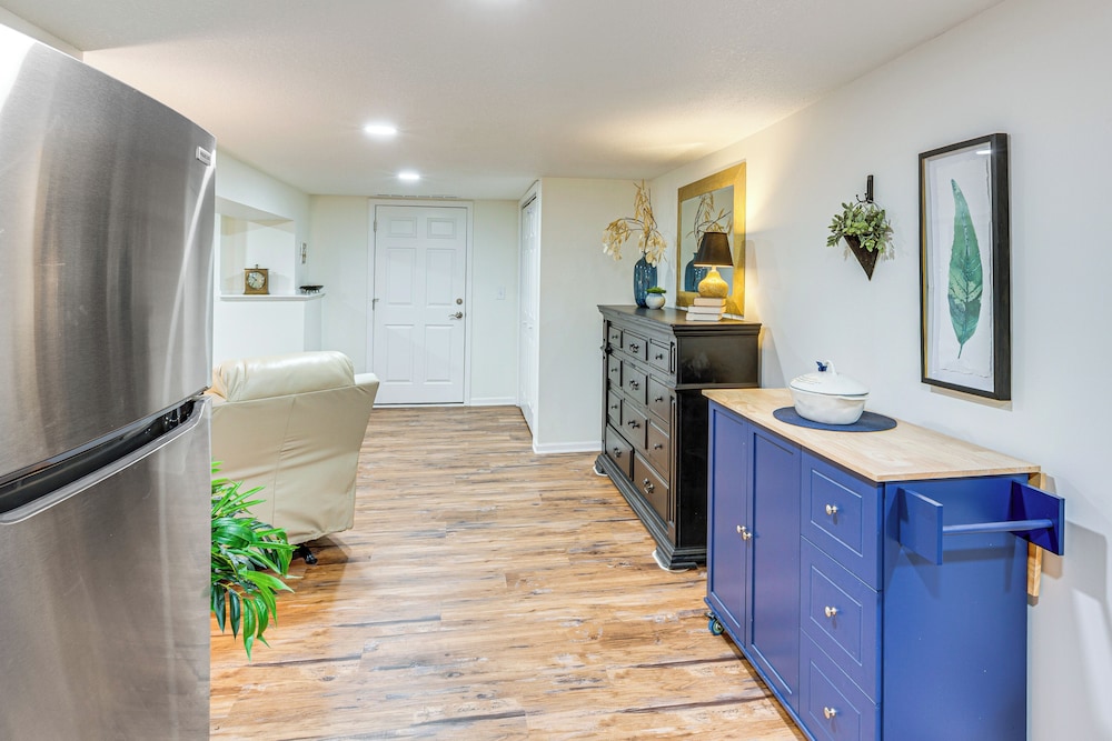 6 Mi to Cpkc Stadium: Convenient Kansas City Apt