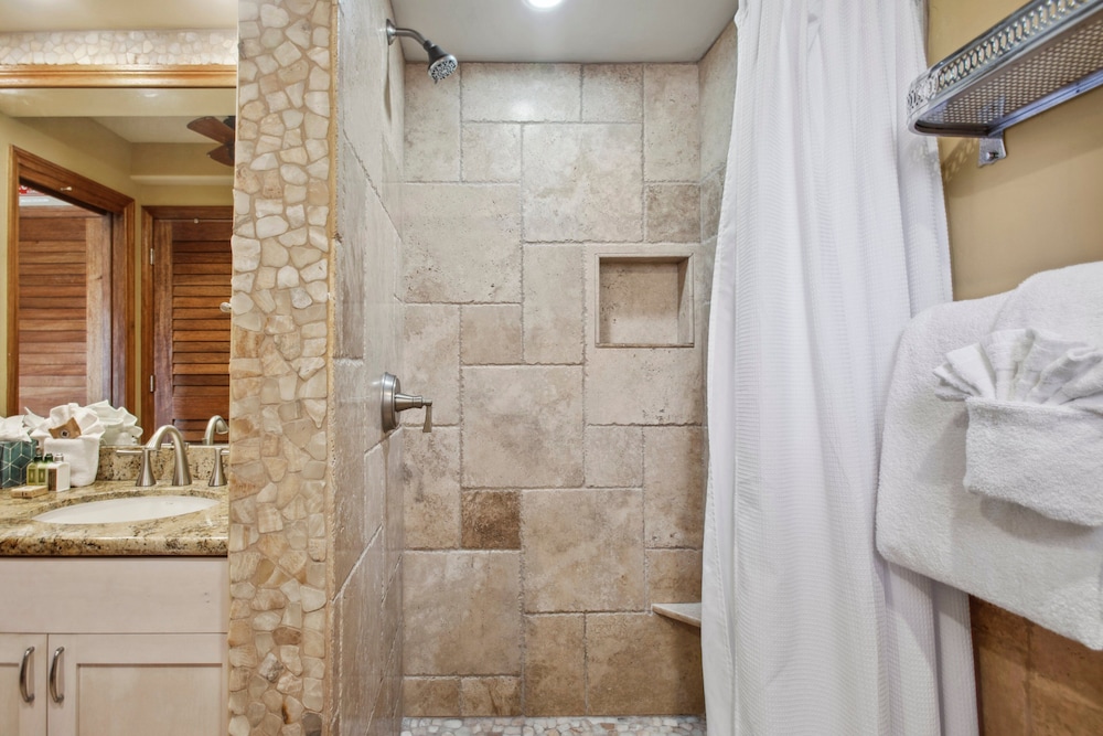 KBM Resorts: Papakea Pke-304 Renovated Studio With Ocean Views!