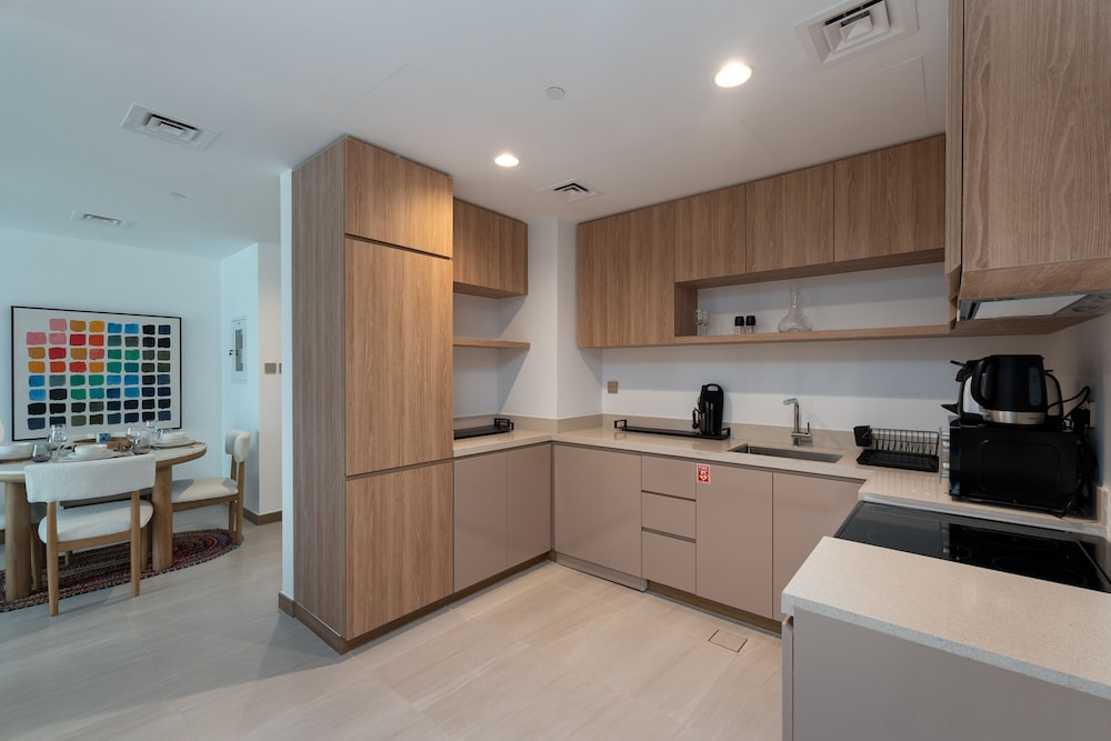 Vibrant 2BR Miami Vibes at Business Bay