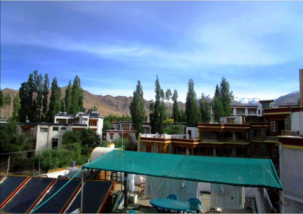 TIH Nezer View Guest House