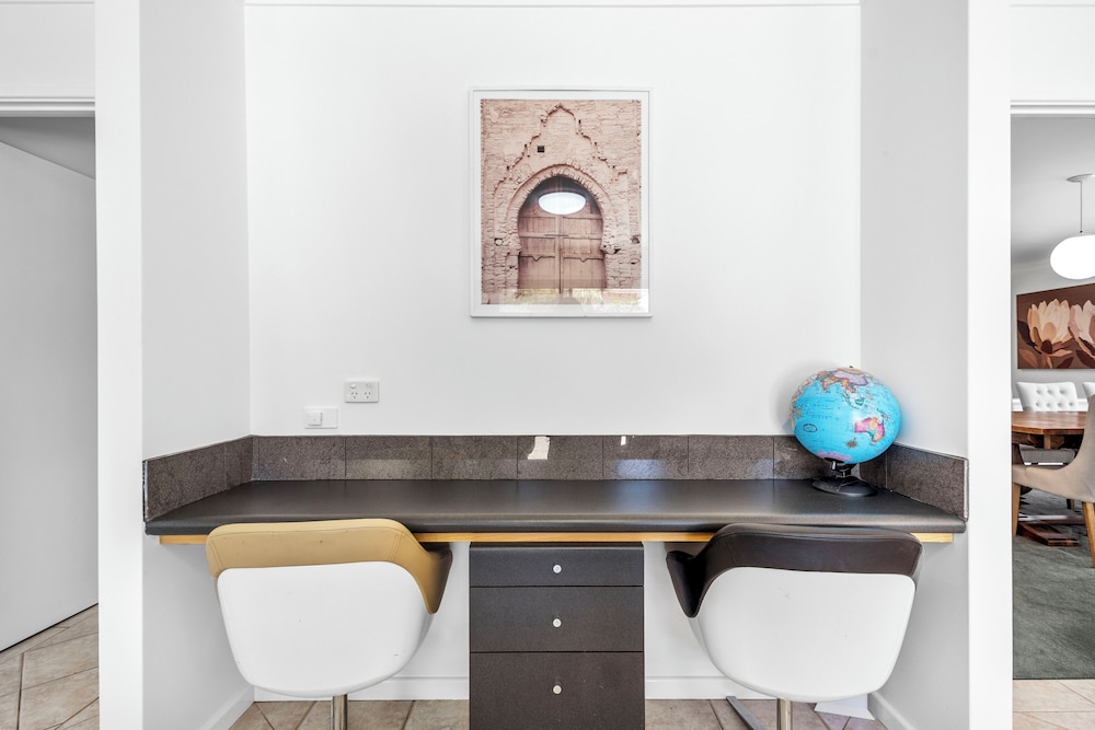 The Monaco Mansion Dianella - Sepal Stay