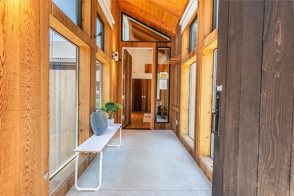 Lake Tahoe Vacations - Trapper Mc Nutt Modern Mountain 4 Bedroom Home by RedAwning - Property Image 18