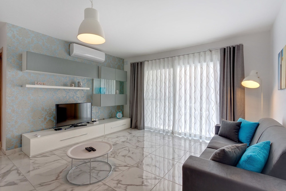 Hotel Luxury 2 Bedroom Apartment by the Sea - Image 1