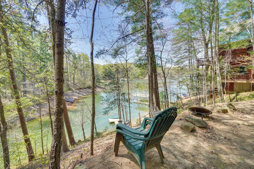 Hiwassee Lake Access: Pet-friendly Cabin w/ Views!