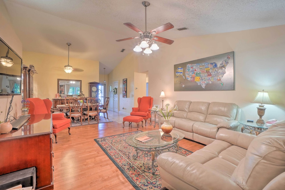 Tampa Home w/ Hot Tub ~ 15 Mi to Downtown!