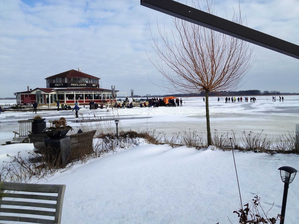 Holiday Home With Terrace in Giethoorn