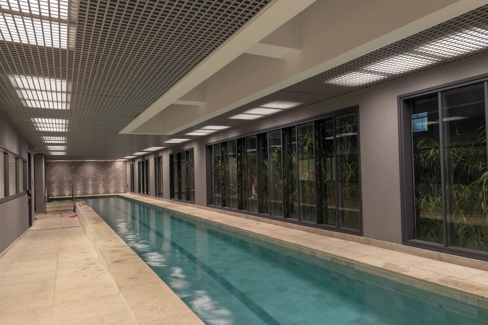 Piscina- academia- AC - Brazilian Corner