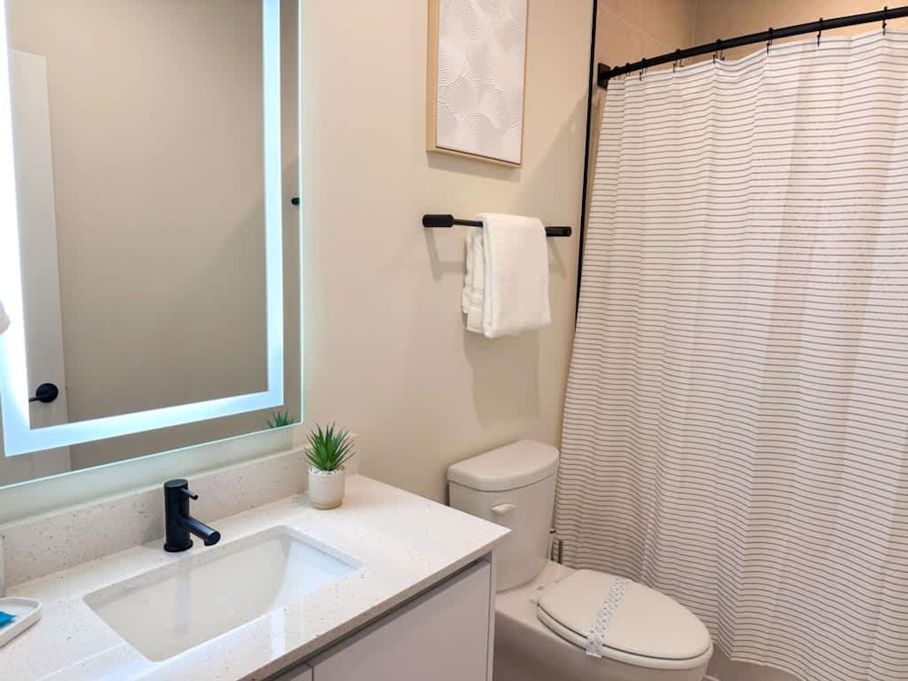 Brand New Pool Home Near Disney Resort Access