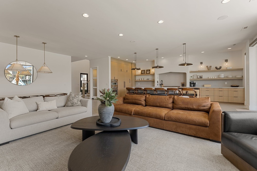 Luxury Beachside 7 Bedroom Home