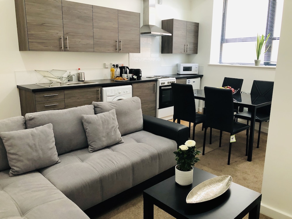 Leicester Vacations - Showcase Apartments - Highcross House Apart Hotel - Property Image 2