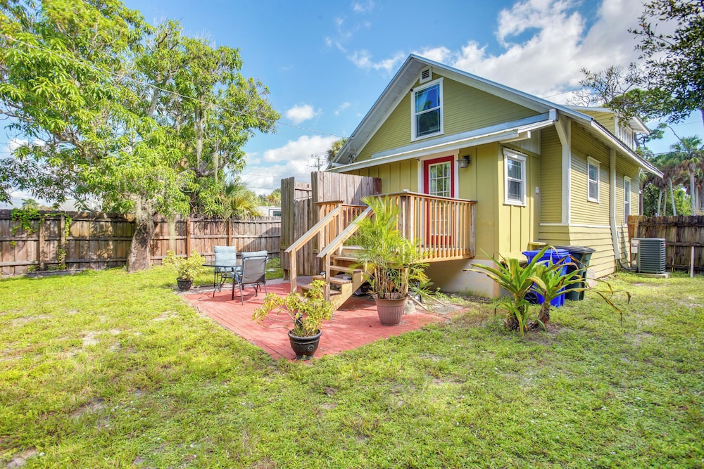 < 1 Mi to Downtown Fort Myers: Tranquil Retreat
