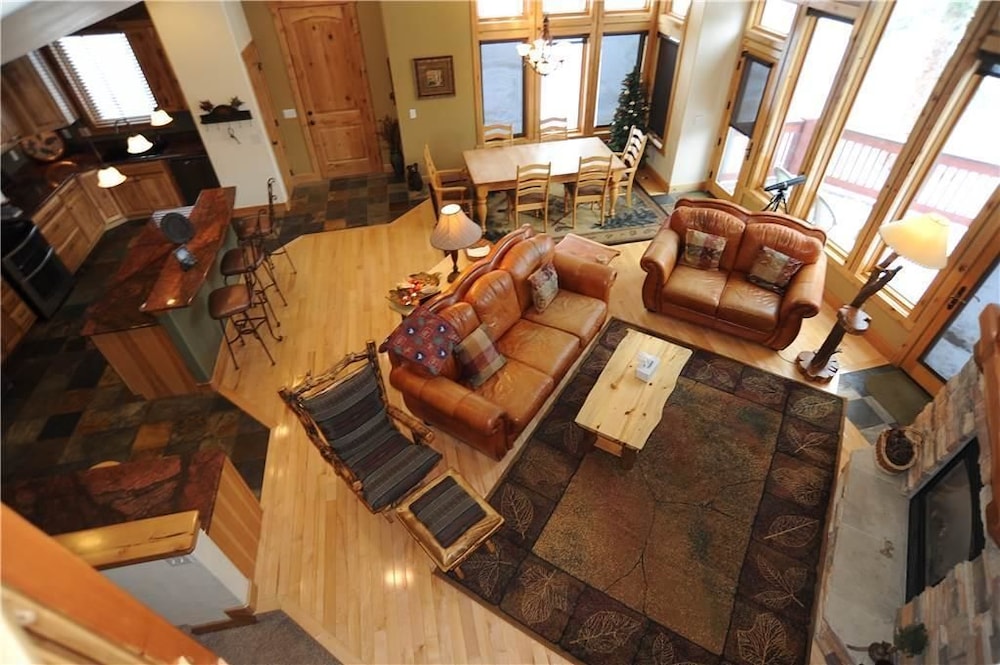 Moose Meadow Retreat Private Home with Hot Tub