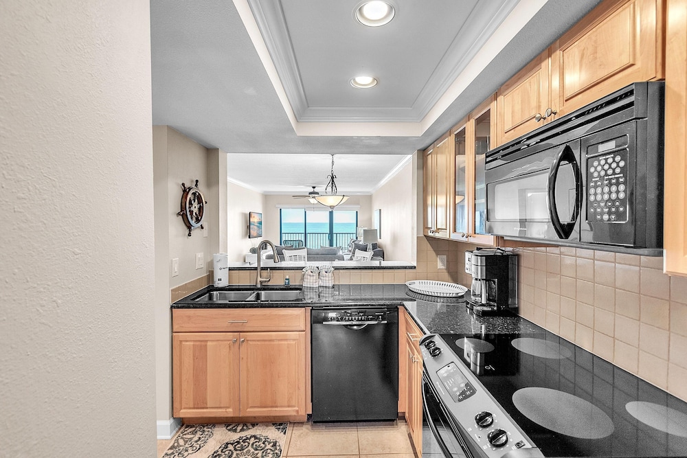 Land's End 11-306 Beach Front - Premier