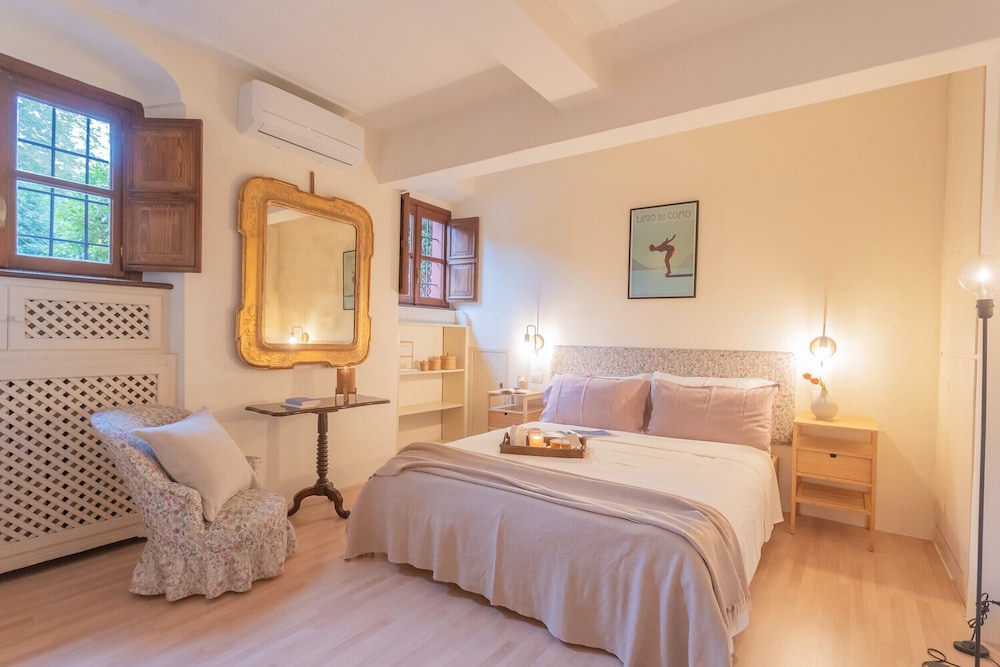 La Piazza di Cernobbio by Rent all Como