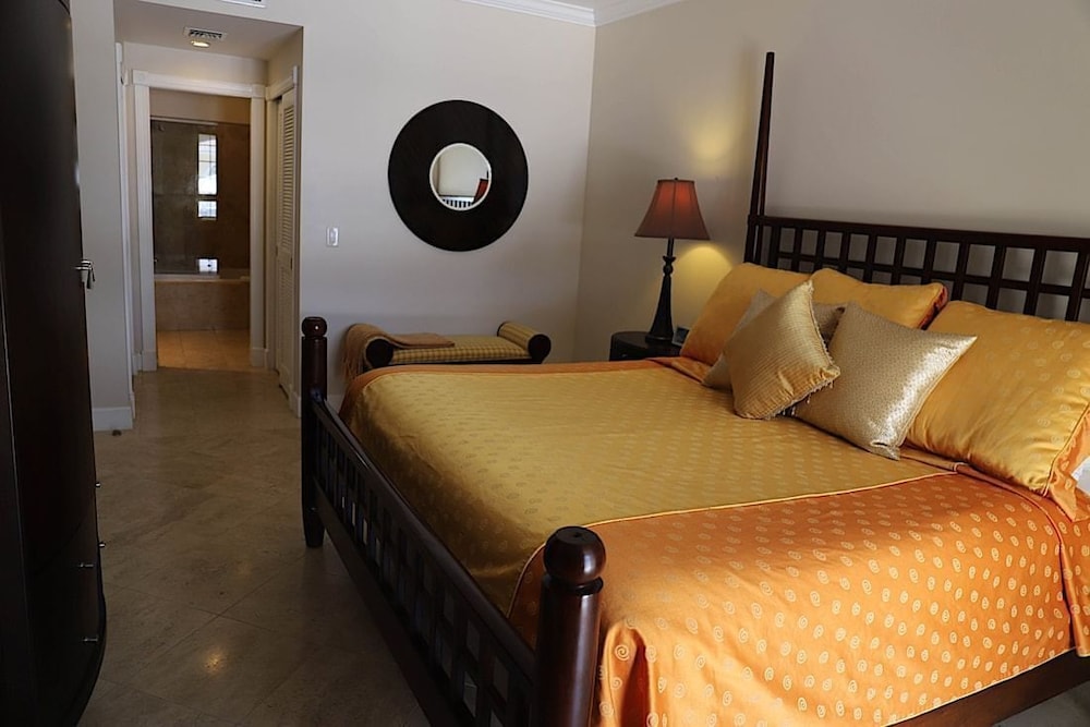 Villa Renaissance Grace Bay view 3