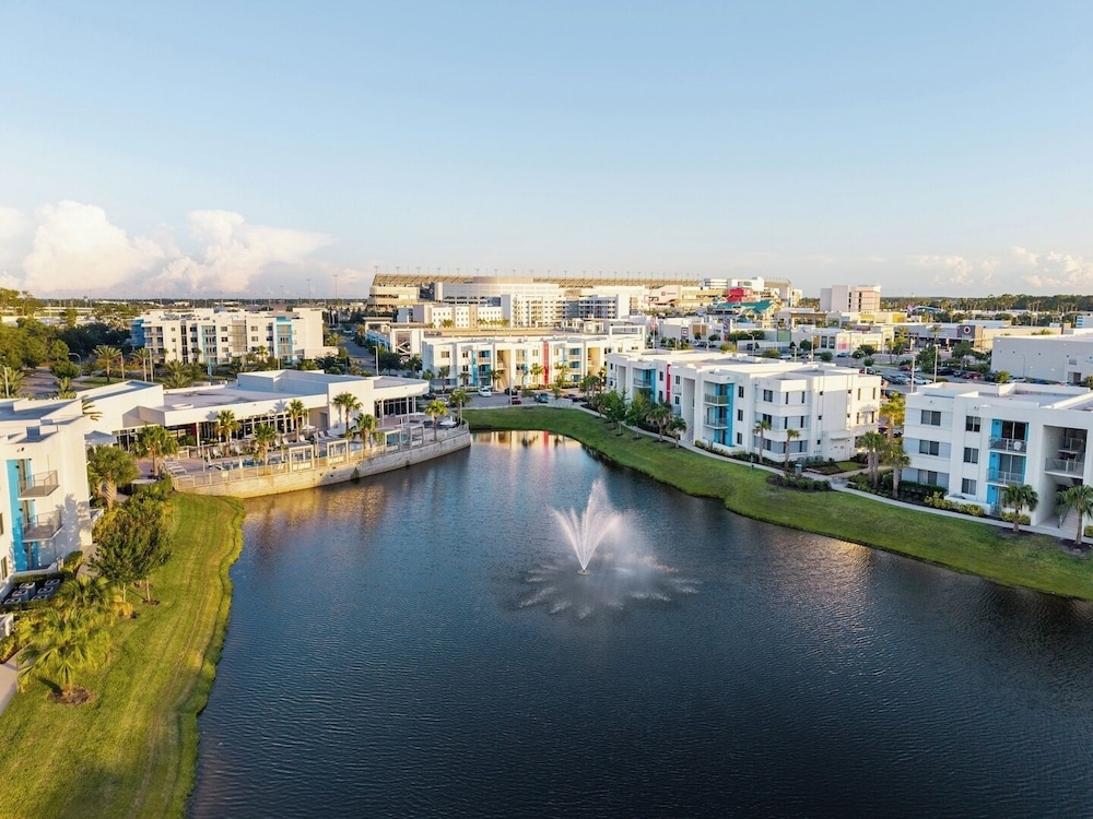 Daytona 3BR Getaway Pool, Gym, Pet Friendly