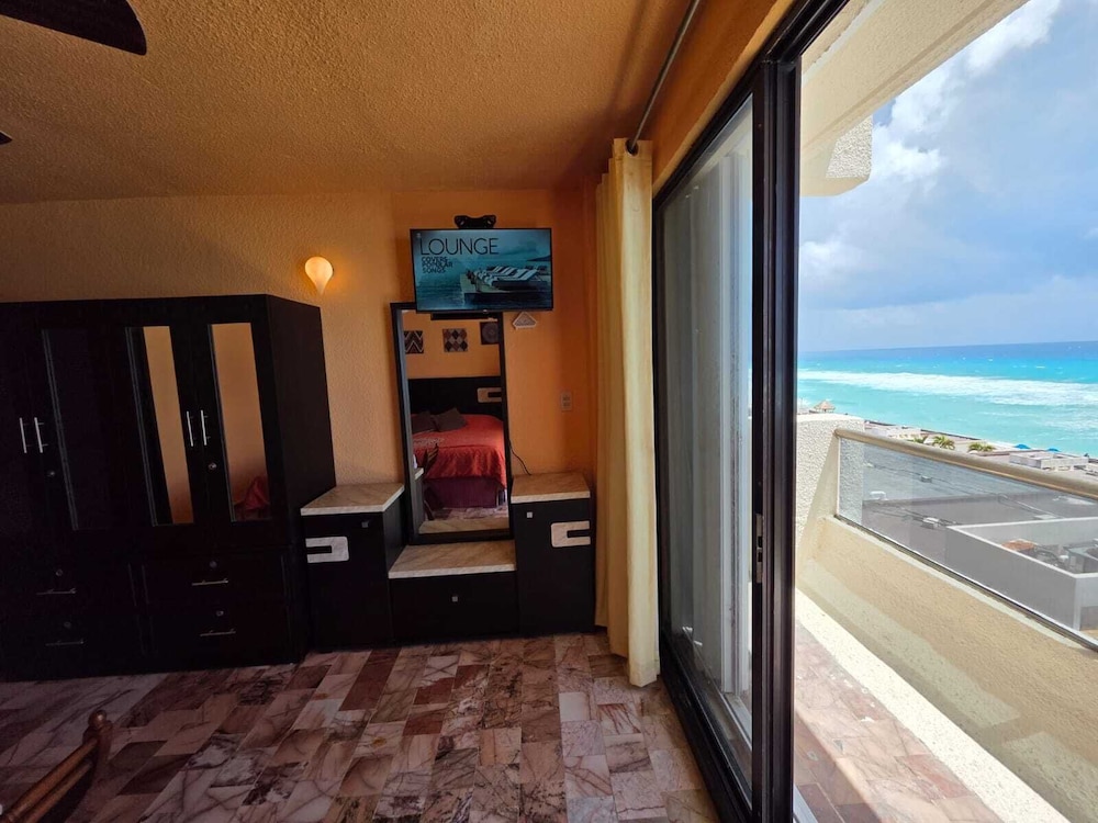 Ocean view condo with balcony hotel zone