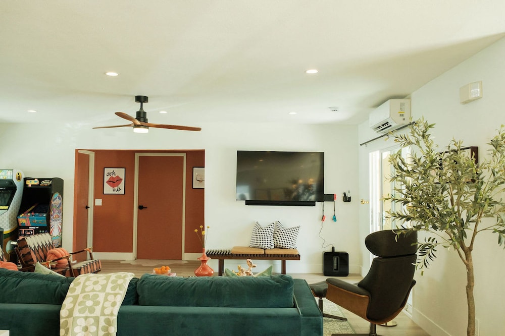 Palm Springs Vacations - Mod Maya Hotel in Palm Springs - Property Image 247