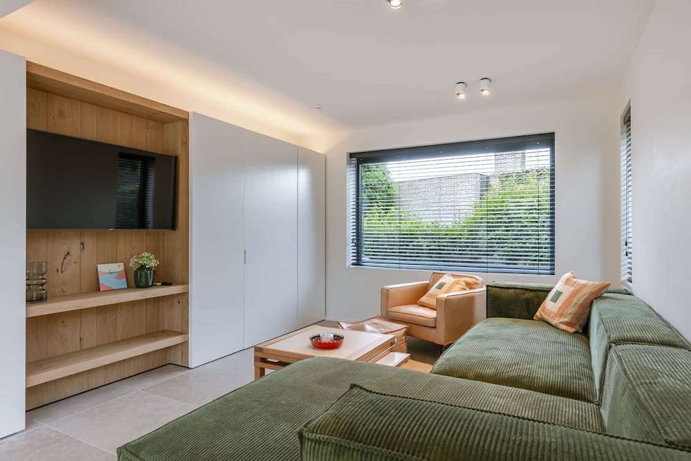 Charming Chic Stay With Garden Views Parking
