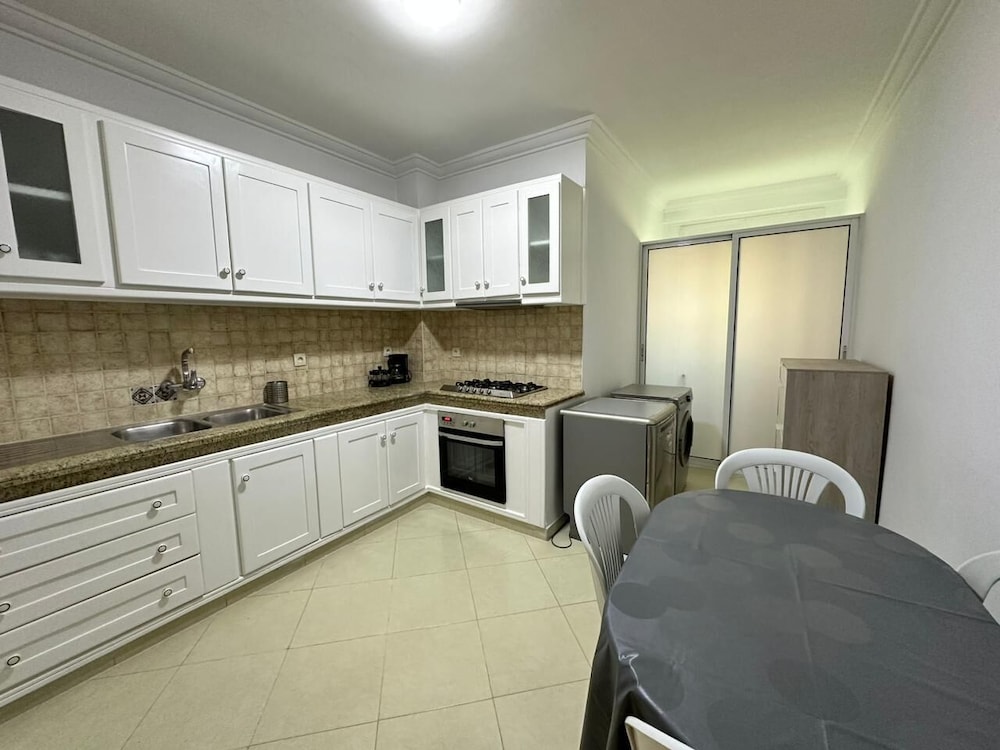 SHRTSTAYS Guesthouse