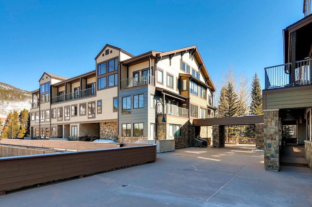 Slopeside 2741