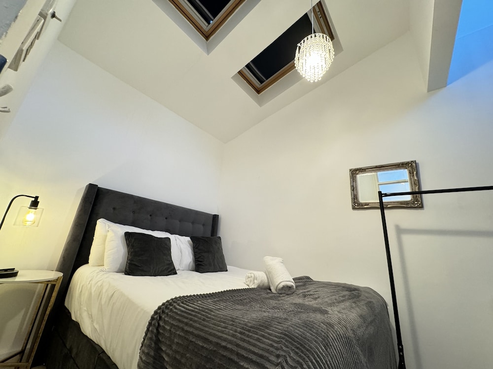 The Heart of Kensington Mews - Private House-Centrally Located-Great Transport