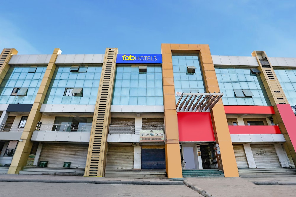 Fabhotel Raj Villa