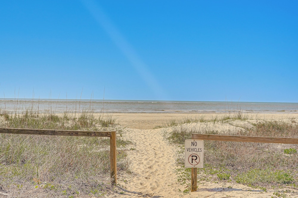 Walk to Beach: Cozy Port St Joe Getaway w/ Yard