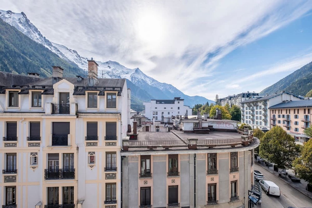 L Appart 52 in the Heart of Chamonix French Alps