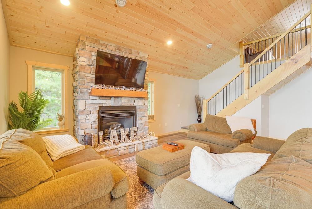 Boat Dock, BBQ & Fireside Fun: Clam Lake Cabin