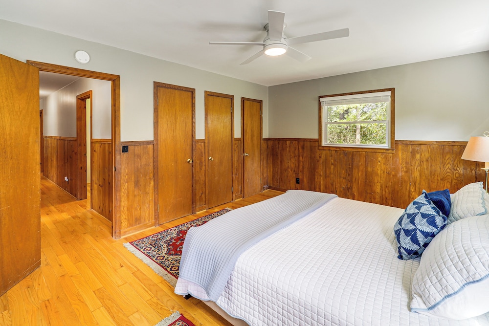 Hike & Leaf Peep! Peaceful Home in Laurel Springs