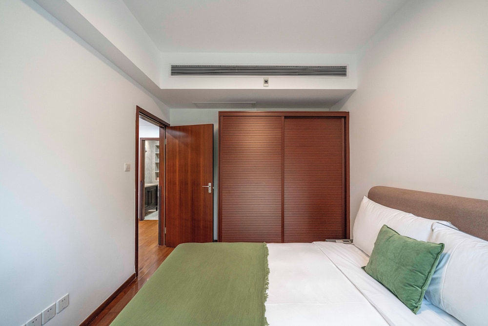 Tyms 2BR APT Lujiazui Renheng Riverside