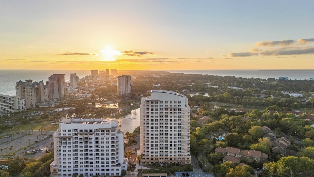 Resort Condo Steps to Beach Pool, Hot Tub, Tennis, Golf Sandestin, Miramar Beach
