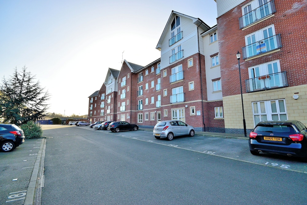 Racecourse Serviced Apartments